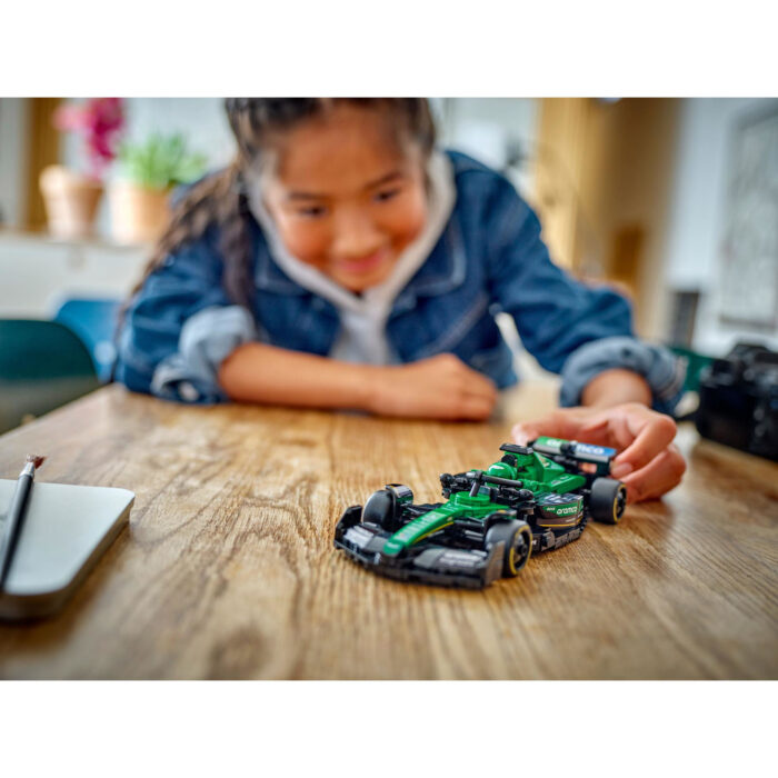 LEGO 77245 Speed Champions Aston Martin Aramco F1 AMR24 racewagen - Afbeelding 6