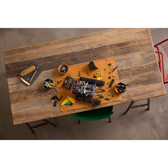 LEGO Technic 42215 Volvo EC500 Hybrid Graafmachine - Afbeelding 3