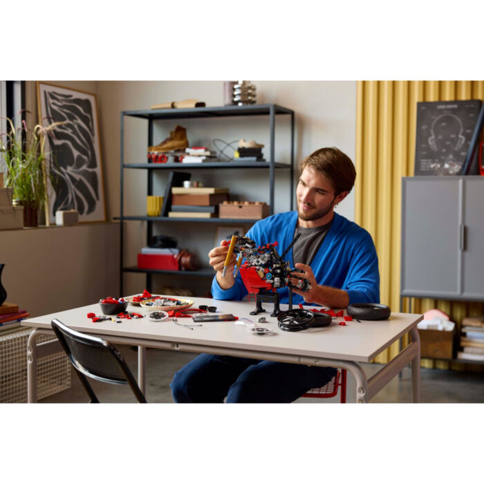 LEGO 42202 Technic Ducati Panigale V4 S motor - Afbeelding 4