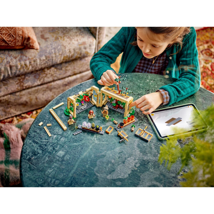 LEGO 76445 Harry Potter Kasteel Zweinstein Kruidenkundeles - Afbeelding 4