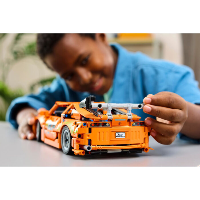 LEGO 42204 Technic Fast And Furious Toyota Supra  MK4 - Afbeelding 4