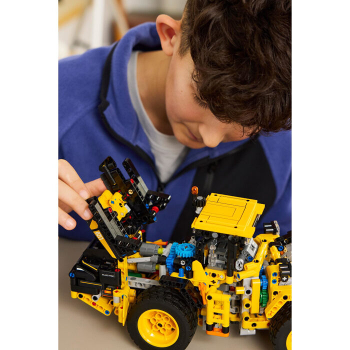 LEGO 42209 Technic Volvo L120 Electric Wiellader - Afbeelding 6