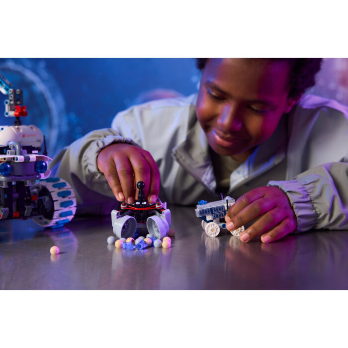 LEGO 42211 Technic Lunar Outpost® Maanrover Ruimtevoertuig - Afbeelding 4