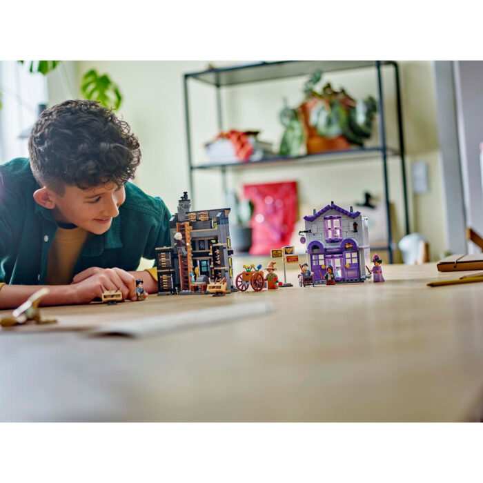 LEGO 76439 Harry Potter Olivanders & Madame Mallekins Gewaden - Afbeelding 5