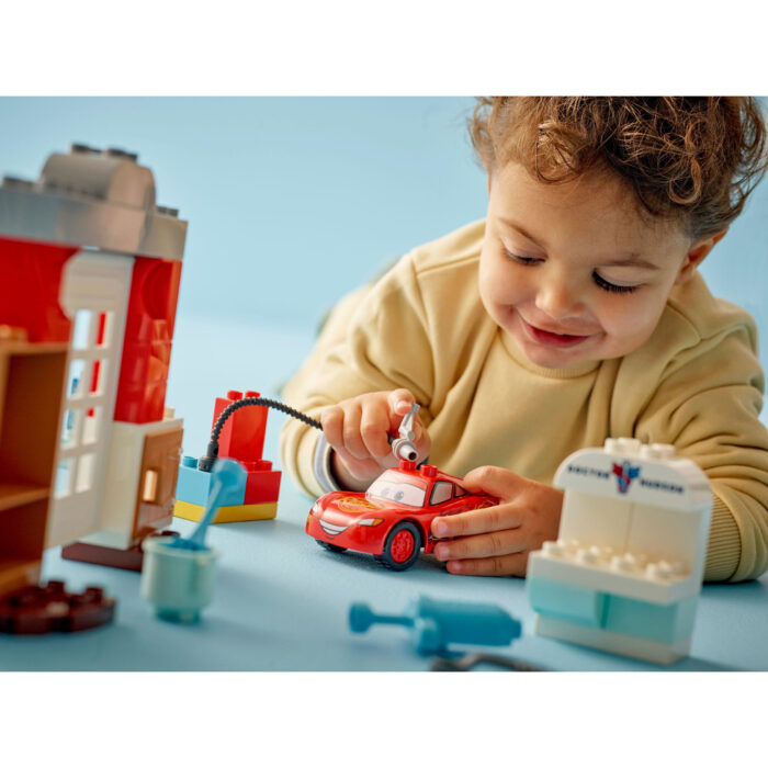 LEGO 10456 DUPLO Disney Mcqueens Bezoek Aan Docs  Garage - Afbeelding 4