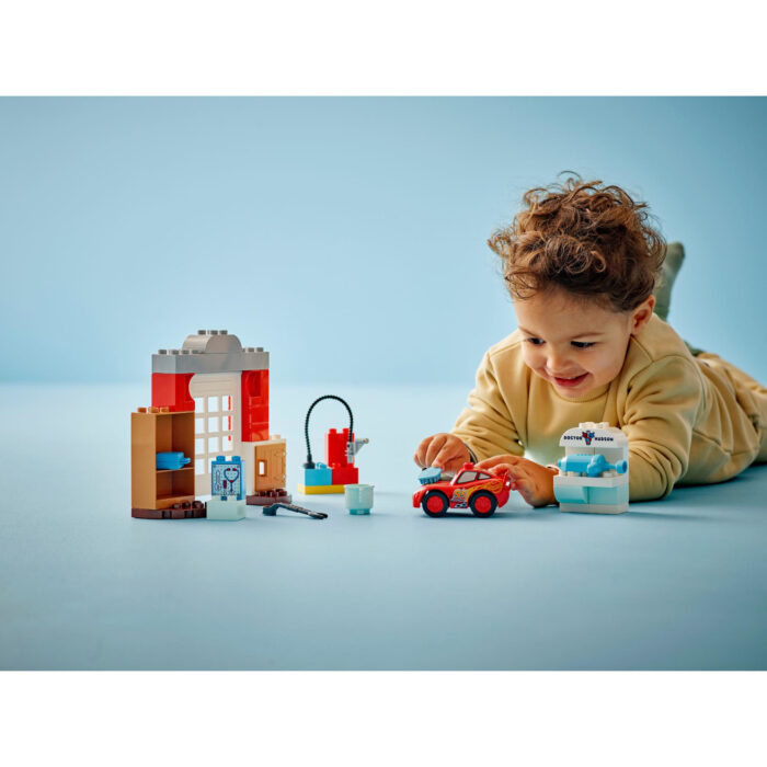 LEGO 10456 DUPLO Disney Mcqueens Bezoek Aan Docs  Garage - Afbeelding 5