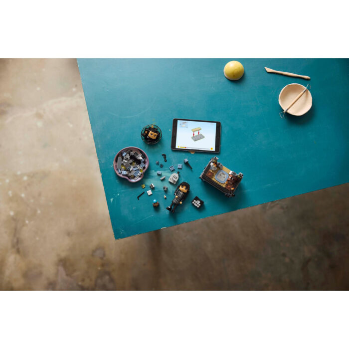 LEGO 76780 Wednesday Addams figuur - Afbeelding 4