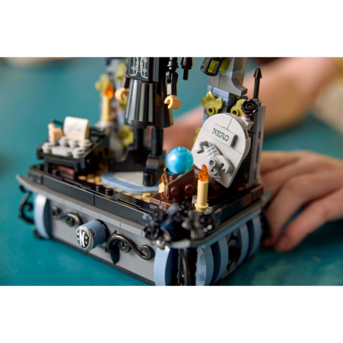 LEGO 76780 Wednesday Addams figuur - Afbeelding 5