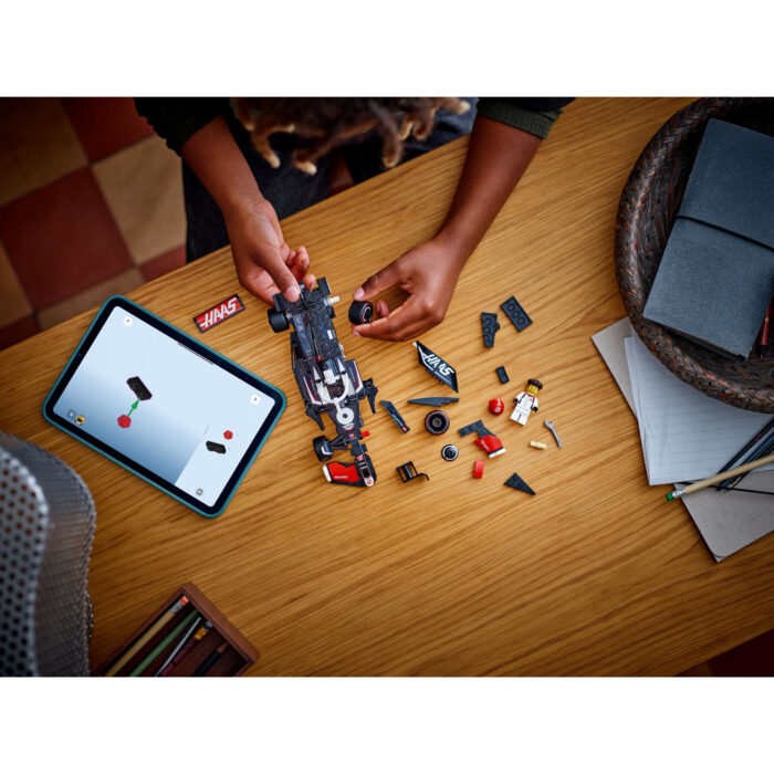 LEGO 77250 Speed Champions MoneyGram Haas F1® Team VF-24 racewagen - Afbeelding 4