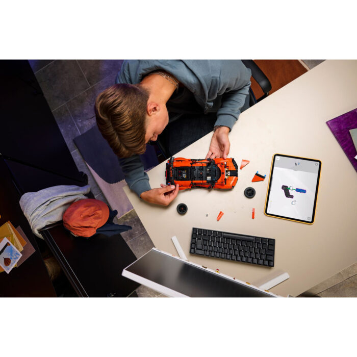 LEGO Technic 42222 Bugatti Chiron Pur Sport  Hypercar - Afbeelding 3