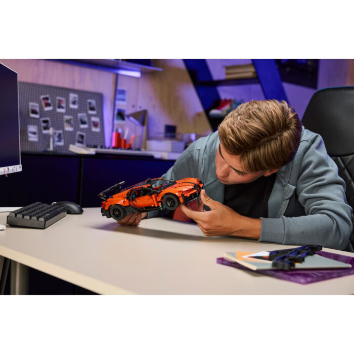 LEGO Technic 42222 Bugatti Chiron Pur Sport  Hypercar - Afbeelding 5