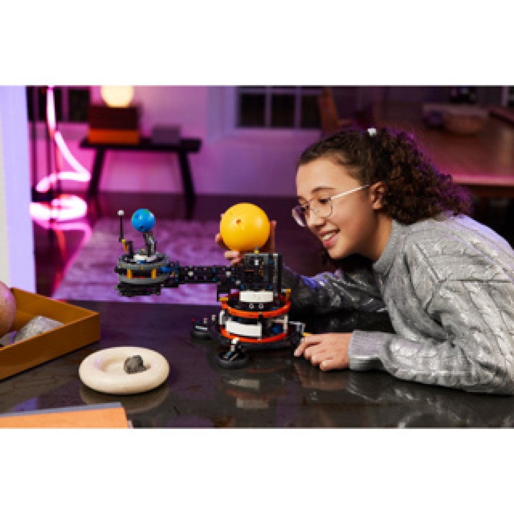 LEGO 42179 Technic De Aarde En De Maan In Beweging - Afbeelding 5