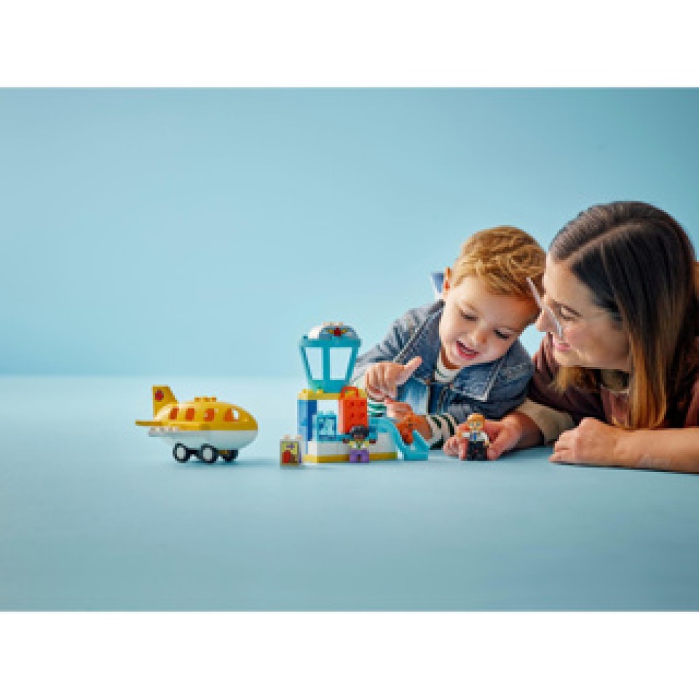 LEGO 10443 DUPLO Town Voor het eerst op het Vliegveld - Afbeelding 4