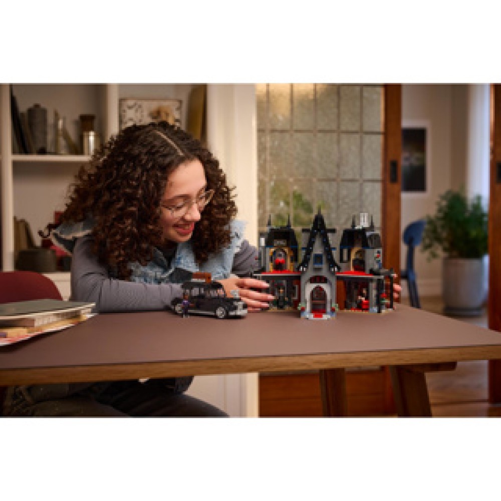 LEGO 76786 Wednesday Morticias Country House - Afbeelding 5